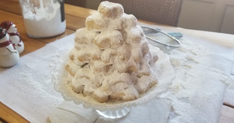 Kourambiedes (Greek Wedding/Christmas Cookies)